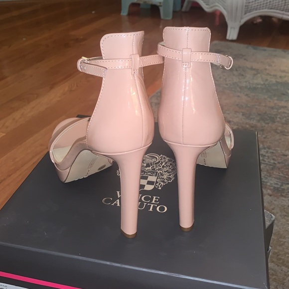 NWT Vince Camuto Balinda Babydoll heels - Picture 3 of 7